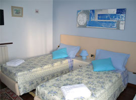 Twin Room - Bed and Breakfast vicino malpensa aeroporto con colazione a buffet inclusa Le 3 Camelie Vanzaghello